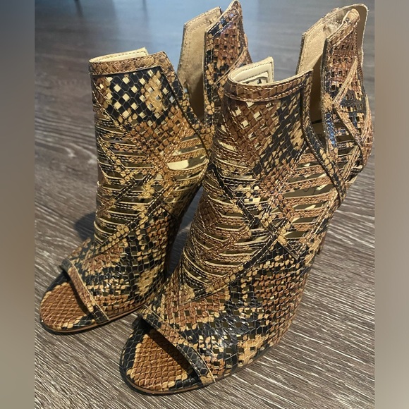 Vince Camuto Alistan Peep-Toe Shooties in Retro Python Multi in Women 5.5 - Picture 4 of 7